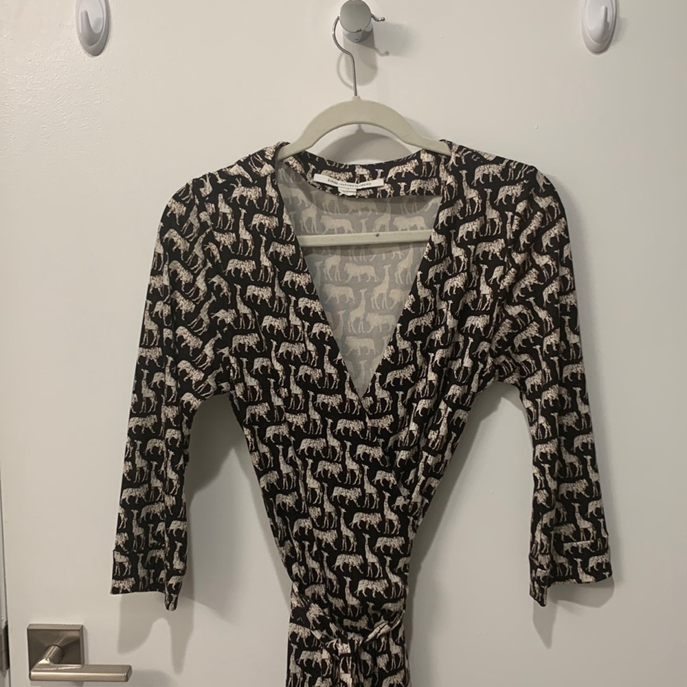 Authentic Diane vonFurstenberg silk wrap dress animal print size 12